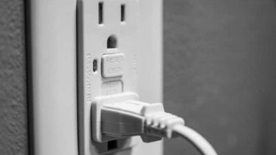 Outlet plug electrical